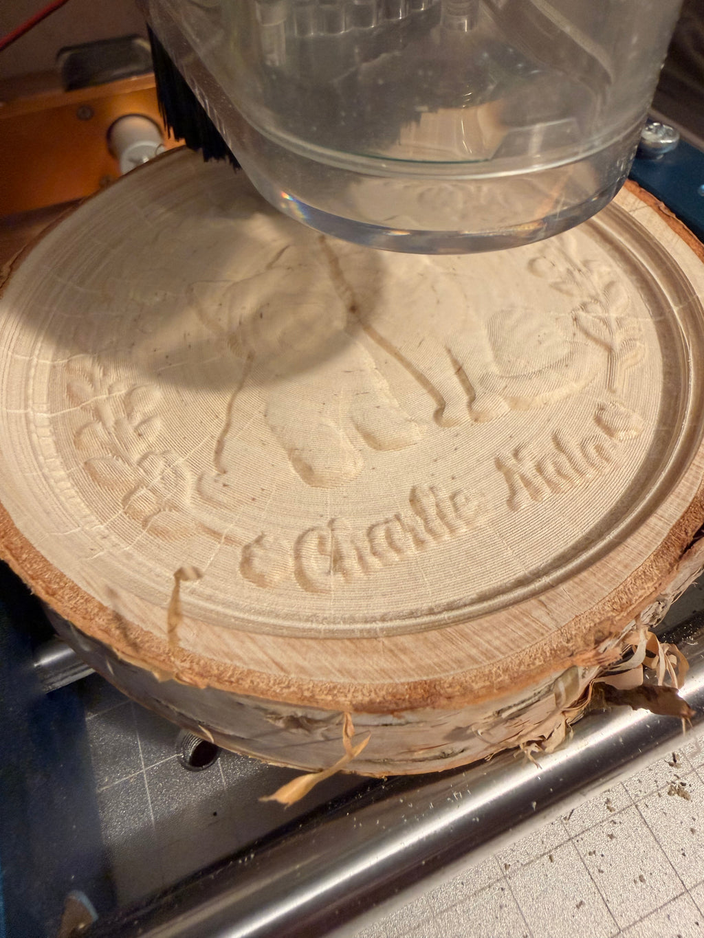 Holzscheibe mit Foto als 3D-Gravur
