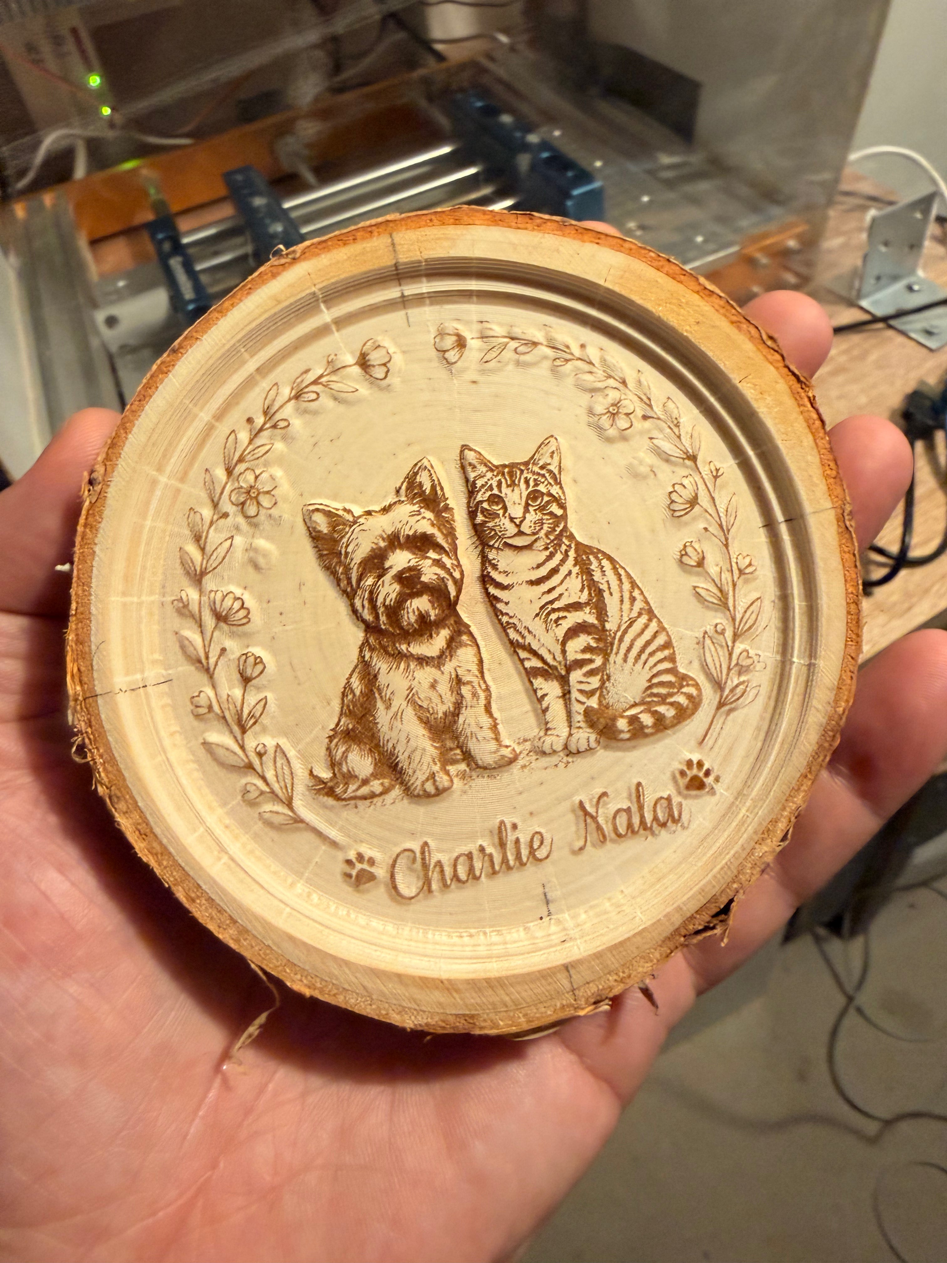 Holzscheibe mit Foto als 3D-Gravur