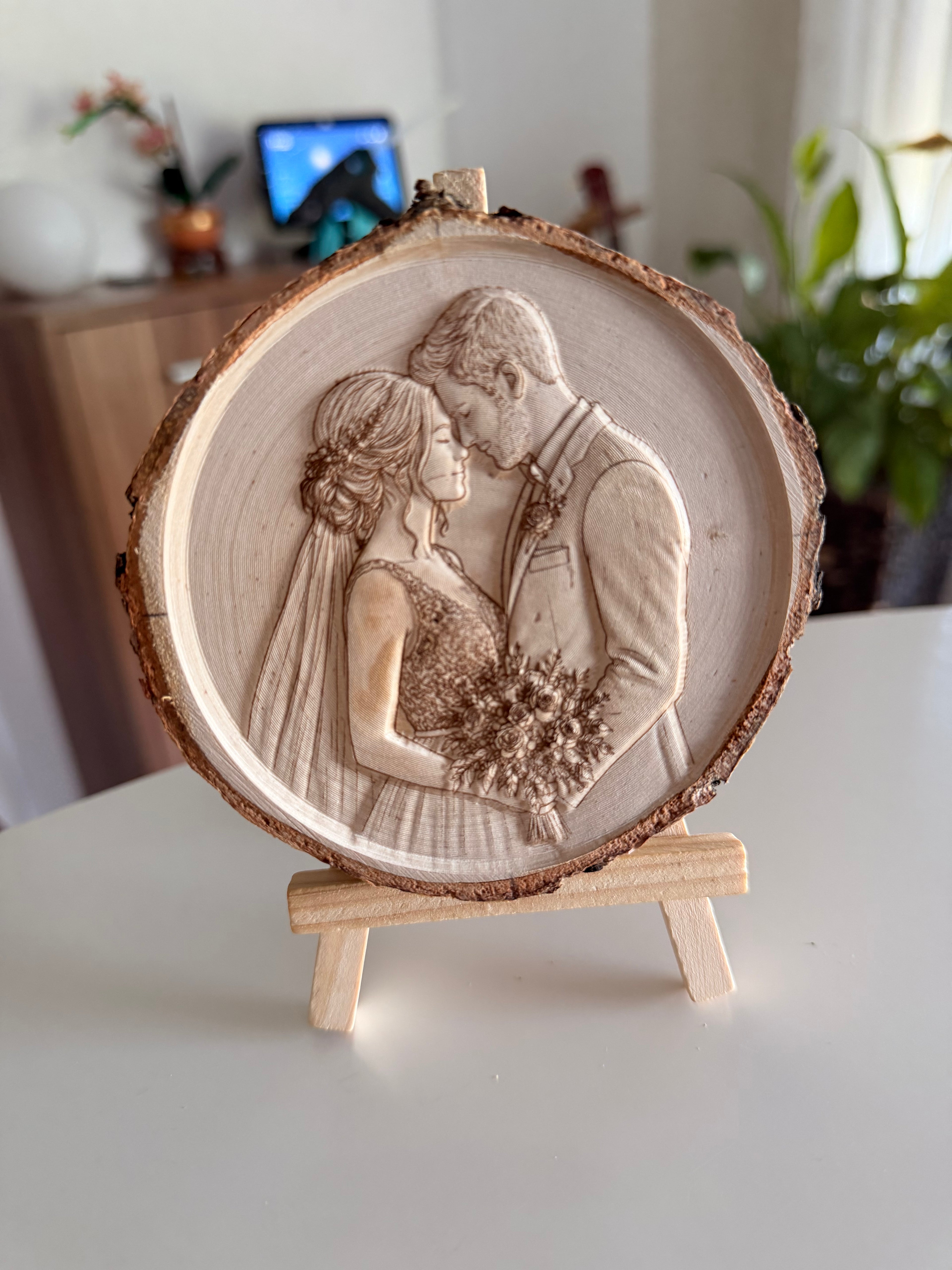 Holzscheibe mit Foto als 3D-Gravur